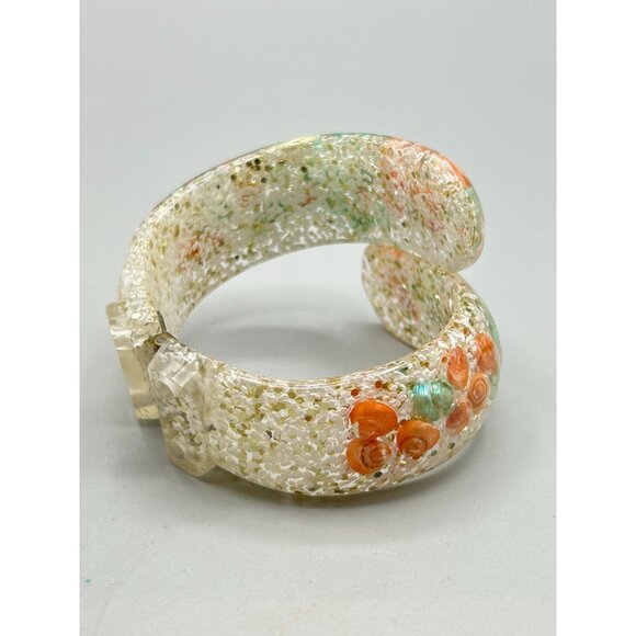 Vintage Mid Century Seashell Lucite Clamper Bangle Bracelet Clear Orange Blue - Picture 3 of 9
